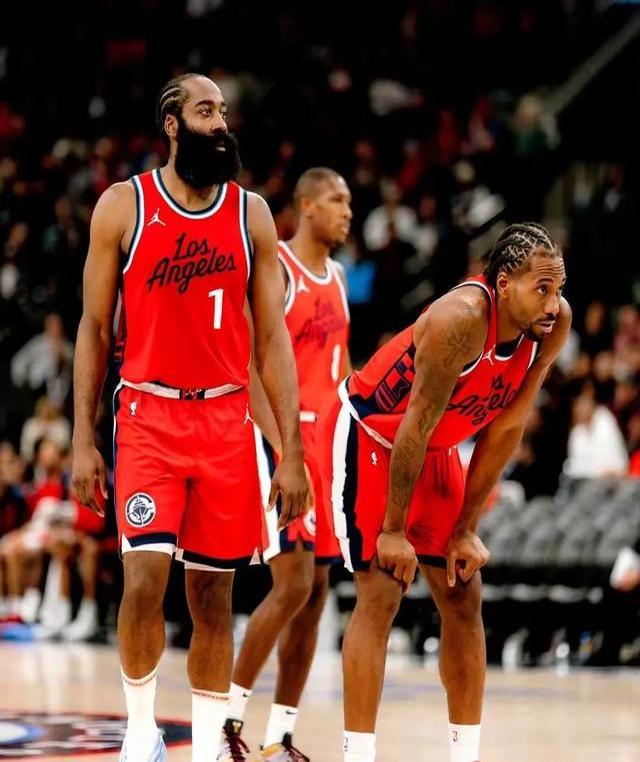 开云官网入口 - 德罗巴迎来七赛季出色发挥，快船观众热烈欢呼！